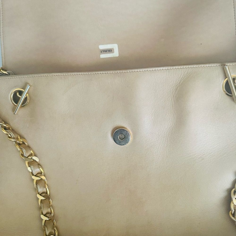 CHANEL Gold Quilted Shoulder Bag with Chain Straps - Picture 10 of 16